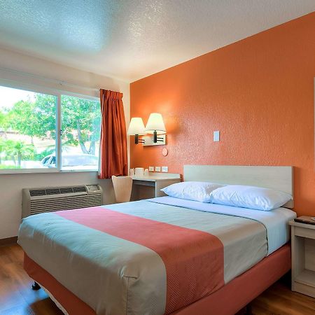 Motel 6-Westminster, Ca - South - Long Beach Area Eksteriør billede