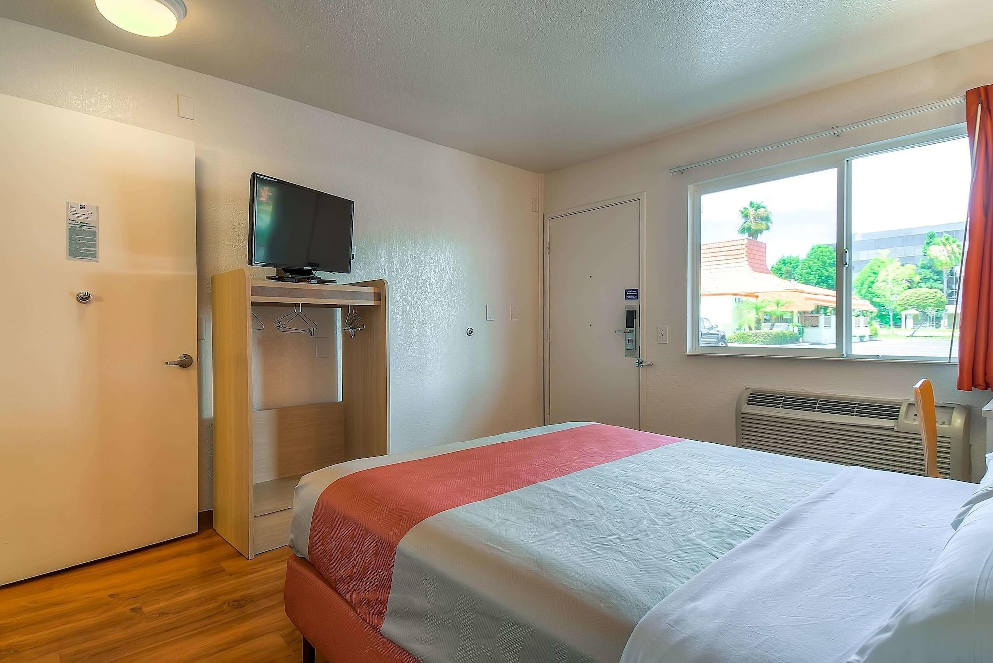 Motel 6-Westminster, Ca - South - Long Beach Area Eksteriør billede